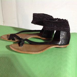 EUC Cydwoq flat sandal 39